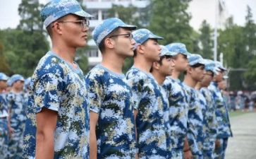 军训的我作文推荐8篇