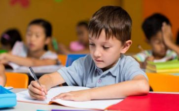 幼儿园中班安全教案参考8篇