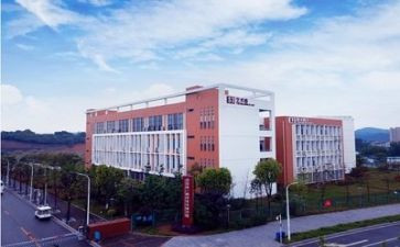 中专学校的自我鉴定参考8篇